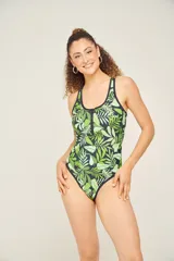 Malla enteriza de lycra estampada con flores rosas y naranjas sobre fondo negro, con cierre frontal y espalda deportiva.