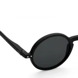 Lentes de sol Izipizi modelo #G, con montura redonda negra y cristales grises categoría 3.