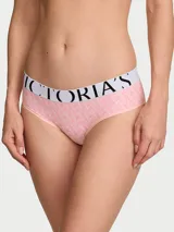 Bombacha hiphugger de microfibra rosa con estampado integral de monogramas y cintura elástica blanca con el logo de la marca en contraste.