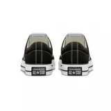 Zapatillas urbanas de caña baja Converse Star Player 76, de lona negra con detalles en blanco, como el logo de estrella y galón en el lateral y la suela de goma.