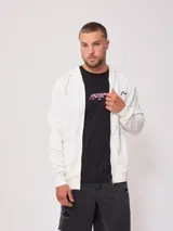 Canguro con cierre y capucha de color blanco, confeccionado con mezcla de algodón y poliéster, con bolsillos tipo canguro y pequeño logo estampado en el pecho.