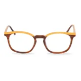 Lentes de marco completo con diseño redondeado, combinando una parte superior en color amarillo vibrante y una parte inferior con patrón de rayas en tonos marrones.