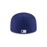 Gorra plana New Era 59FIFTY de Los Angeles Dodgers, color azul con logo bordado en blanco en el frente, parche conmemorativo en el lateral y logo de la MLB en la parte trasera.