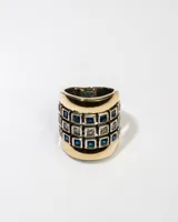 Anillo ancho de plata 925 con apliques de oro y zirconias azules y blancas.