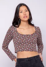 Top corto de tejido con estampa retro, manga larga y cuello redondo.