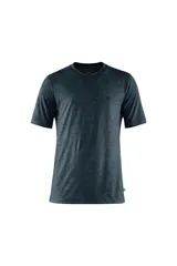 Remera de manga corta azul oscuro jaspeado con logo bordado en el pecho.