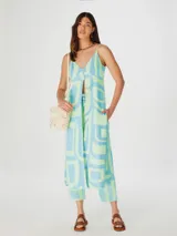 Blusa larga sin mangas con botones, de color verde con estampado geométrico en celeste.