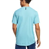 Remera de entrenamiento Adidas color celeste con cuello redondo y mangas cortas. Presenta las tres tiras características de la marca en color negro sobre los hombros y el logo estampado en blanco en el pecho.