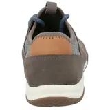 Sneaker Hush Puppies modelo Space, con diseño de paneles en cuero y tejido mesh. Presenta cordones azules, cuello de lycra para mayor ajuste y suela de goma con entresuela de EVA para amortiguación.
