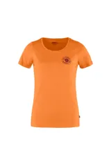 Remera naranja de manga corta con cuello redondo y logo estampado en el pecho.