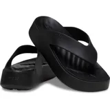 Sandalias Crocs Getaway Plataform Flip de mujer, color negro, con plataforma de 1.3 pulgadas y tecnología Free Feel Technology™ para un ajuste ligero y flexible.