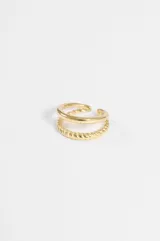 Anillo de acero quirúrgico plateado con diseño de doble banda, una lisa y otra trenzada, de medida ajustable.
