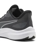 Championes de running Puma modelo Skyrocket Lite 2, color gris con suela blanca y detalles en negro.