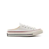 Championes Converse Chuck 70 Mule blancos, con cordones y suela de goma con detalles en rojo y azul.
