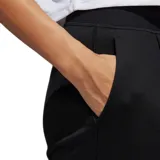 Pantalón de jogging negro Adidas EQT con corte holgado, cintura elástica ajustable con cordón y logo estampado en la pierna izquierda.