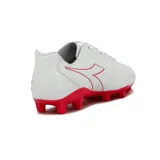 Championes de fútbol Diadora Halo Md T, color blanco con detalles en rojo.