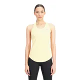 Musculosa deportiva New Balance Accelerate, color amarillo pálido, con logo reflectivo en el pecho y tecnología NB DRYx para secado rápido.