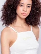 Top blanco sin mangas con breteles finos, escote cuadrado y bordado de tres caritas sonrientes en el frente.