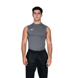 Musculosa térmica gris de poliéster y elastano, con cuello redondo y logo de Umbro estampado en el pecho.