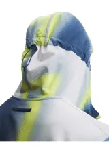 Campera deportiva con capucha Under Armour Velocti Storm, con estampado abstracto en tonos blancos, azules y amarillos. Cuenta con cierre frontal y bolsillos laterales con cierre.