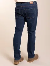 Pantalón de jean negro de corte recto.