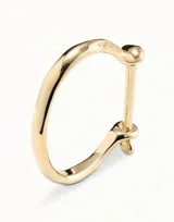 Pulsera rígida de diseño minimalista con cierre tipo grillete, fabricada en aleación de metales con baño de oro de 18k.