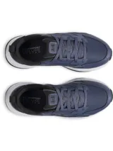 Championes de entrenamiento Under Armour modelo Charged Edge, color azul marino con detalles en negro y suela blanca. Presentan una parte superior de malla transpirable con superposiciones de cuero y material sintético, entresuela Charged Cushioning para amortiguación y suela de goma con tracción.