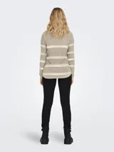 Sweater de punto con cuello redondo y manga larga, de corte regular y textura suave.