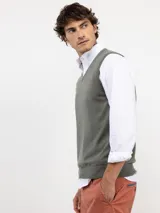 Chaleco de punto gris para hombre con escote en V, confeccionado en mezcla de algodón y cashmere, con el logotipo bordado en el pecho.