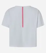 Remera cropped deportiva Get Over de microfibra texturizada con mini perforaciones, color blanco, de manga corta, con estampa pequeña en el frente y detalle contrastante en la espalda.