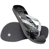 Sandalias Havaianas Top Athletic para hombre, en color gris y negro, con tiras blancas de diseño texturizado. La plantilla cuenta con un estampado gráfico que incluye la leyenda 'Surf All Day', siluetas de una palmera y una persona haciendo surf, y motivos de olas.