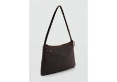 Bolso de mano tipo baguette con acabado de strass brillante en tono oscuro, cierre superior con cremallera y asa única fija.