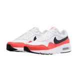 Championes Nike Air Max SC de mujer, con diseño deportivo clásico. Presentan una combinación de cuero, tela y malla en colores blanco, naranja y negro, con la unidad Max Air visible en la entresuela para mayor amortiguación.
