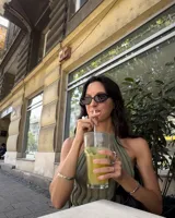 Esclava rígida de diseño artesanal con textura irregular y acabado metálico, ideal para uso diario.