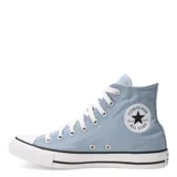 Championes de caña alta Converse Chuck Taylor All Star, color celeste, confeccionados en lona con puntera de goma blanca, cordones blancos y suela de goma con franja negra.