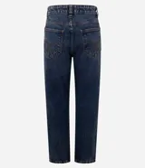 Pantalón de jean corte recto con cintura tradicional, bolsillos funcionales, trabillas para cinturón y cierre frontal con cremallera y botón. Confeccionado en tejido de algodón con un toque de elastano para mayor comodidad.
