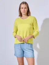 Buzo color salmón en tejido calado, marca Cable & Gauge. Cuello a la base, largo de manga 3/4. Ruedo y puño en tejido acanalado.