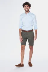 Bermuda clásica color gris.