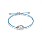 Pulsera de hilo azul con perla shell y fornitura bañada en plata de ley.
