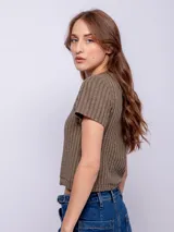 Remera negra de morley de manga corta y corte ajustado.