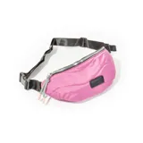 Riñonera acolchada color fucsia con correa ajustable negra y cierre plateado.