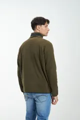 Buzo de sherpa azul marino con detalles en color naranja en cuello, cierre, bolsillo y terminaciones.