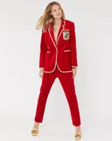 Pantalón de terciopelo color rojo, de corte recto.