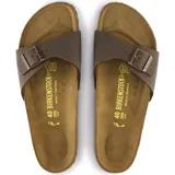 Sandalias Birkenstock modelo Madrid, color marrón topo, con hebilla ajustable de metal cobrizo.