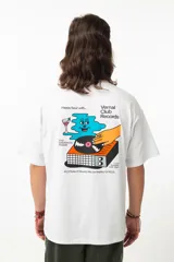 Remerón blanco de algodón con estampa en la espalda de un evento de Vernal Club Records.