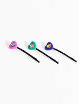 Set de tres horquillas para el pelo con forma de corazón en colores rosa, verde y azul, con detalle de gema brillante en el centro.