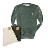 Buzo verde de chenille con cuello redondo y logo bordado en el pecho.