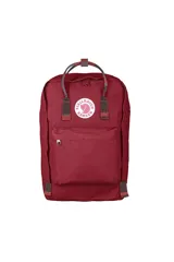 Mochila Fjallraven Kånken modelo 17", color burdeos con detalles en gris. Fabricada en tela Vinylon F resistente al agua.