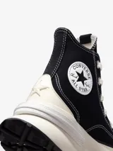 Championes de caña alta Converse Run Star Legacy CX, con diseño de plataforma irregular y voluminosa. Presentan cuerpo de lona negra con costuras blancas a contratono, cordones de algodón y el icónico parche de estrella en el lateral.