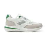 Championes urbanos blancos con detalles en gris y verde.